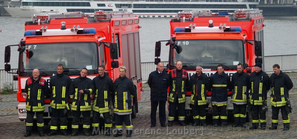 Neue LF`s fuer Koeln Uebergabe in Koeln Deutz an den Wachen  P110.JPG